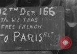 Standbild Amerikanische Sanitäter helfen verwundeten französischen Soldaten Frankreich, 1944, aus Sekunde 1 historischem Filmmaterial Videoclip 65675080335