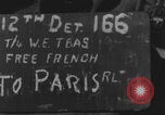 Standbild Amerikanische Sanitäter helfen verwundeten französischen Soldaten Frankreich, 1944, aus Sekunde 4 historischem Filmmaterial Videoclip 65675080335