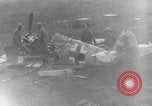 Standbild Flugzeugwrack der deutschen Luftwaffe Paris, Frankreich, 1944, aus Sekunde 1 historischem Filmmaterial Videoclip 65675080336