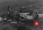 Standbild Flugzeugwrack der deutschen Luftwaffe Paris, Frankreich, 1944, aus Sekunde 8 historischem Filmmaterial Videoclip 65675080336