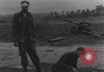 Standbild Flugzeugwrack der deutschen Luftwaffe Paris, Frankreich, 1944, aus Sekunde 18 historischem Filmmaterial Videoclip 65675080336