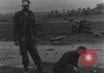 Standbild Flugzeugwrack der deutschen Luftwaffe Paris, Frankreich, 1944, aus Sekunde 20 historischem Filmmaterial Videoclip 65675080336