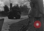 Standbild Französische 2 Panzerdivision Paris, Frankreich, 1944, aus Sekunde 35 historischem Filmmaterial Videoclip 65675080337