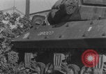 Standbild Panzer der französischen 2 Panzerdivision Paris, Frankreich, 1944, aus Sekunde 4 historischem Filmmaterial Videoclip 65675080338
