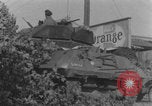 Standbild Panzer der französischen 2 Panzerdivision Paris, Frankreich, 1944, aus Sekunde 8 historischem Filmmaterial Videoclip 65675080338