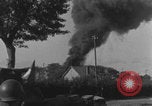 Standbild Panzer der französischen 2 Panzerdivision Paris, Frankreich, 1944, aus Sekunde 16 historischem Filmmaterial Videoclip 65675080338