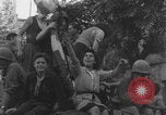 Standbild Panzer der französischen 2 Panzerdivision Paris, Frankreich, 1944, aus Sekunde 45 historischem Filmmaterial Videoclip 65675080338