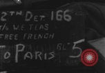 Standbild FFI-Banner im Park Paris, Frankreich, 1944, aus Sekunde 1 historischem Filmmaterial Videoclip 65675080340