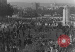 Standbild FFI-Banner im Park Paris, Frankreich, 1944, aus Sekunde 18 historischem Filmmaterial Videoclip 65675080340