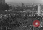 Standbild FFI-Banner im Park Paris, Frankreich, 1944, aus Sekunde 20 historischem Filmmaterial Videoclip 65675080340