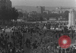 Standbild FFI-Banner im Park Paris, Frankreich, 1944, aus Sekunde 24 historischem Filmmaterial Videoclip 65675080340