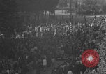 Standbild FFI-Banner im Park Paris, Frankreich, 1944, aus Sekunde 27 historischem Filmmaterial Videoclip 65675080340