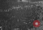 Standbild FFI-Banner im Park Paris, Frankreich, 1944, aus Sekunde 31 historischem Filmmaterial Videoclip 65675080340