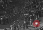 Standbild FFI-Banner im Park Paris, Frankreich, 1944, aus Sekunde 35 historischem Filmmaterial Videoclip 65675080340