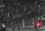 Standbild FFI-Banner im Park Paris, Frankreich, 1944, aus Sekunde 40 historischem Filmmaterial Videoclip 65675080340