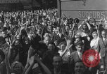 Standbild FFI-Banner im Park Paris, Frankreich, 1944, aus Sekunde 56 historischem Filmmaterial Videoclip 65675080340