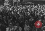 Standbild FFI-Banner im Park Paris, Frankreich, 1944, aus Sekunde 59 historischem Filmmaterial Videoclip 65675080340