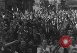 Standbild FFI-Banner im Park Paris, Frankreich, 1944, aus Sekunde 60 historischem Filmmaterial Videoclip 65675080340
