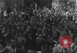 Standbild FFI-Banner im Park Paris, Frankreich, 1944, aus Sekunde 61 historischem Filmmaterial Videoclip 65675080340