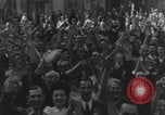 Standbild FFI-Banner im Park Paris, Frankreich, 1944, aus Sekunde 62 historischem Filmmaterial Videoclip 65675080340
