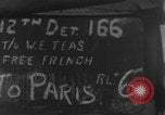 Standbild Alliierte Soldaten auf Panzern Paris, Frankreich, 1944, aus Sekunde 1 historischem Filmmaterial Videoclip 65675080341