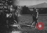 Standbild Hitlerjugend-Jungen spielen eine Schlacht Chieming Deutschland, 1943, aus Sekunde 1 historischem Filmmaterial Videoclip 65675080348