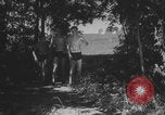 Standbild Hitlerjugend-Jungen spielen eine Schlacht Chieming Deutschland, 1943, aus Sekunde 3 historischem Filmmaterial Videoclip 65675080348