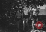 Standbild Hitlerjugend-Jungen spielen eine Schlacht Chieming Deutschland, 1943, aus Sekunde 5 historischem Filmmaterial Videoclip 65675080348