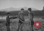 Standbild Hitlerjugend-Jungen spielen eine Schlacht Chieming Deutschland, 1943, aus Sekunde 14 historischem Filmmaterial Videoclip 65675080348