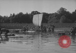 Standbild Hitlerjugend-Jungen spielen eine Schlacht Chieming Deutschland, 1943, aus Sekunde 27 historischem Filmmaterial Videoclip 65675080348