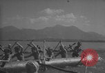 Standbild Hitlerjugend-Jungen spielen eine Schlacht Chieming Deutschland, 1943, aus Sekunde 54 historischem Filmmaterial Videoclip 65675080348
