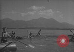 Standbild Hitlerjugend-Jungen spielen eine Schlacht Chieming Deutschland, 1943, aus Sekunde 56 historischem Filmmaterial Videoclip 65675080348