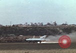 Immagine di Spettacolo sul campo d'aviazione di Tushino Mosca Russia Unione Sovietica, 1962, secondo 25 filmato di repertorio 65675080404