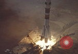 Standbild Sojus-Rakete hebt ab die Sowjetunion, 1970, aus Sekunde 18 historischem Filmmaterial Videoclip 65675080411