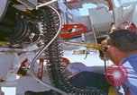 Image Mécaniciens d'aéronefs F-14 San Diego California USA, 1974, de la seconde 17 séquences d'archives historiques vidéo 65675080442