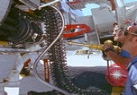 Image Mécaniciens d'aéronefs F-14 San Diego California USA, 1974, de la seconde 18 séquences d'archives historiques vidéo 65675080442