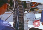 Image Mécaniciens d'aéronefs F-14 San Diego California USA, 1974, de la seconde 19 séquences d'archives historiques vidéo 65675080442