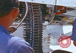 Image Mécaniciens d'aéronefs F-14 San Diego California USA, 1974, de la seconde 21 séquences d'archives historiques vidéo 65675080442