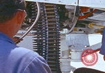 Image Mécaniciens d'aéronefs F-14 San Diego California USA, 1974, de la seconde 22 séquences d'archives historiques vidéo 65675080442
