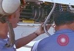 Image Mécaniciens d'aéronefs F-14 San Diego California USA, 1974, de la seconde 25 séquences d'archives historiques vidéo 65675080442