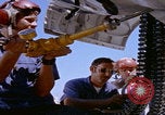 Image Mécaniciens d'aéronefs F-14 San Diego California USA, 1974, de la seconde 30 séquences d'archives historiques vidéo 65675080442