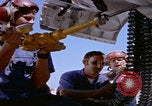 Image Mécaniciens d'aéronefs F-14 San Diego California USA, 1974, de la seconde 32 séquences d'archives historiques vidéo 65675080442