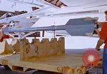 Image Mécaniciens d'aéronefs F-14 San Diego California USA, 1974, de la seconde 34 séquences d'archives historiques vidéo 65675080442