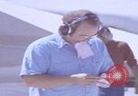 Image Mécaniciens d'aéronefs F-14 San Diego California USA, 1974, de la seconde 42 séquences d'archives historiques vidéo 65675080442