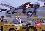 Image Mécaniciens d'aéronefs F-14 San Diego California USA, 1974, de la seconde 48 séquences d'archives historiques vidéo 65675080442