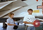 Image Technicien radar de chasse F-14 San Diego California USA, 1974, de la seconde 10 séquences d'archives historiques vidéo 65675080443