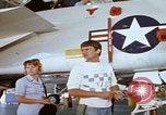 Image Technicien radar de chasse F-14 San Diego California USA, 1974, de la seconde 11 séquences d'archives historiques vidéo 65675080443