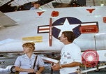 Image Technicien radar de chasse F-14 San Diego California USA, 1974, de la seconde 14 séquences d'archives historiques vidéo 65675080443