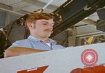 Image Technicien radar de chasse F-14 San Diego California USA, 1974, de la seconde 18 séquences d'archives historiques vidéo 65675080443