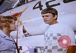 Image Technicien radar de chasse F-14 San Diego California USA, 1974, de la seconde 23 séquences d'archives historiques vidéo 65675080443